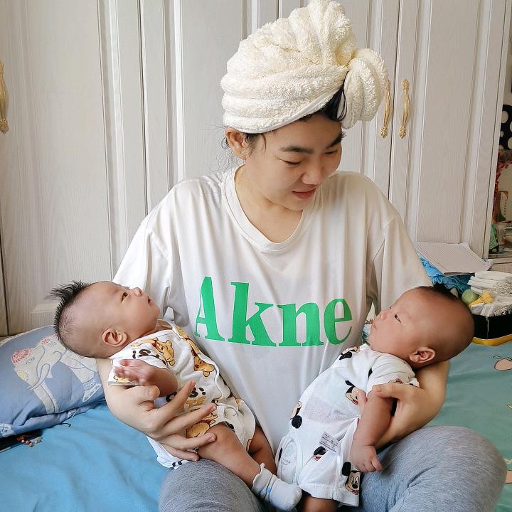 小加  双胎宝妈