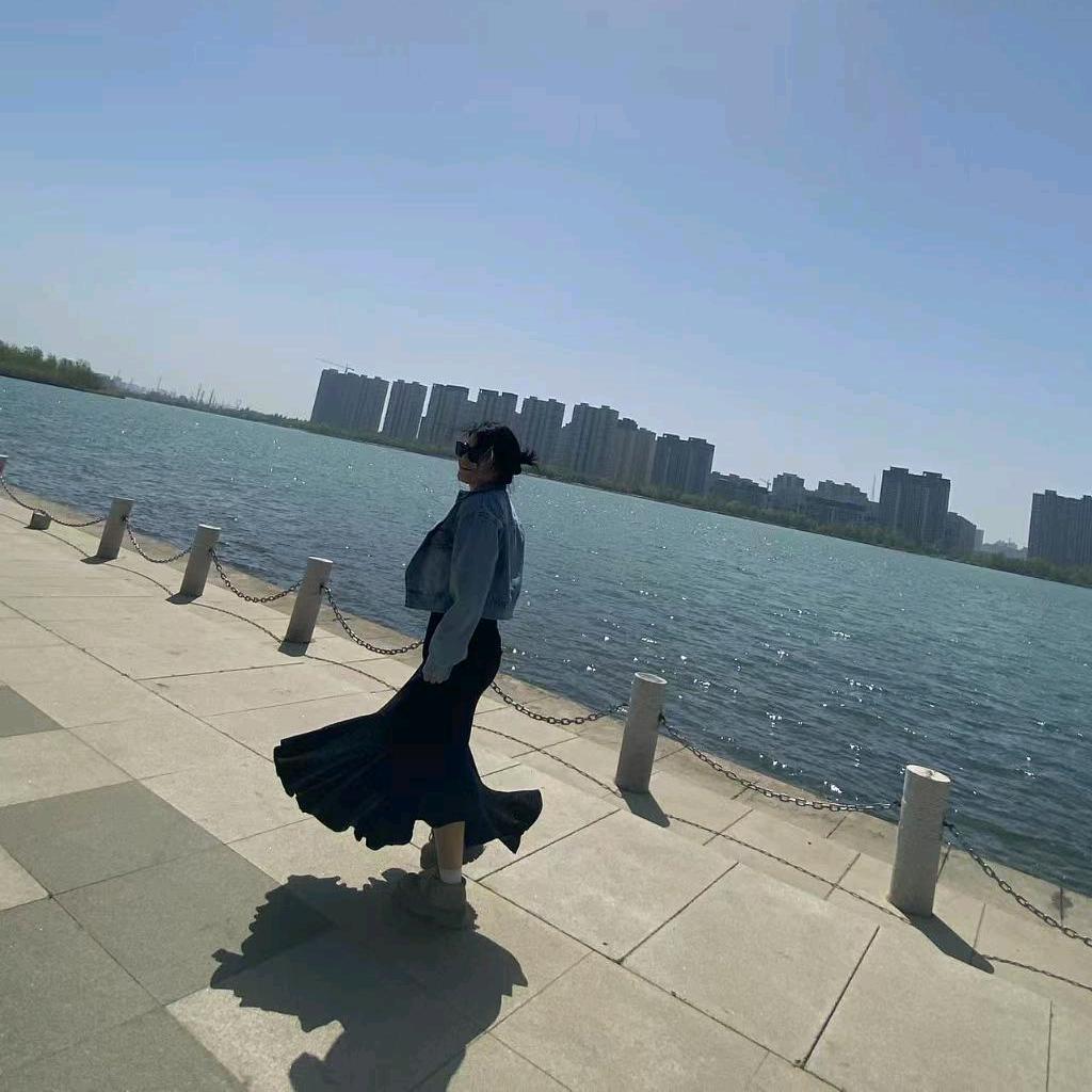 张   妍
