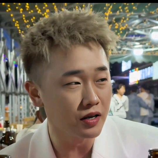 初见美业烫染店-超哥