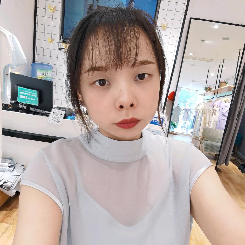 阿凡卓女装(秭归金城广场店)丽丽