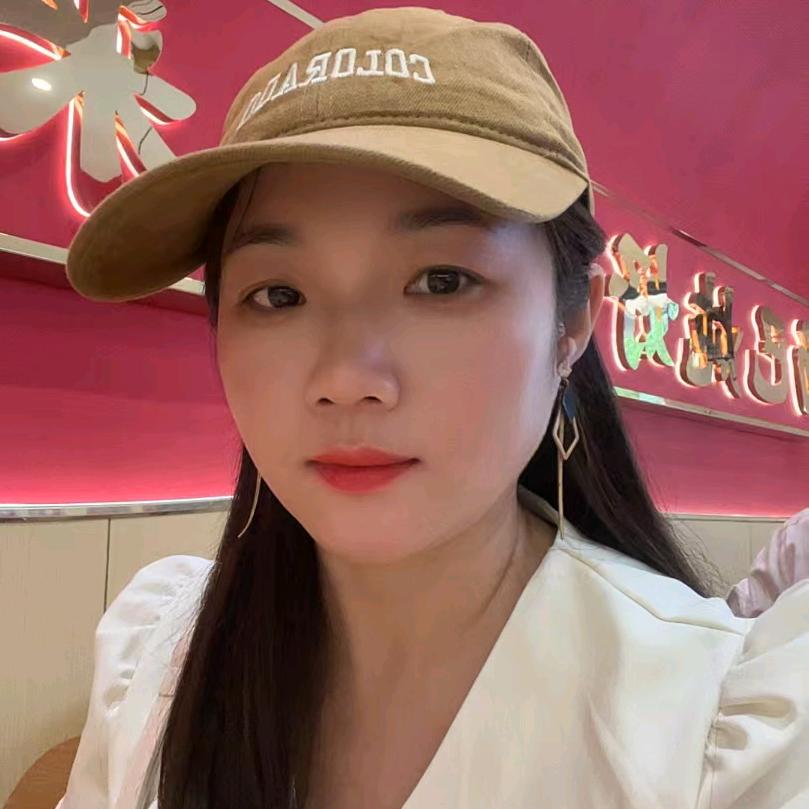 霞总（侽仁佣品老板娘）