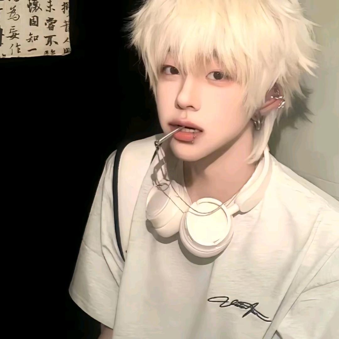 腿长玉米八的超级无敌美少女