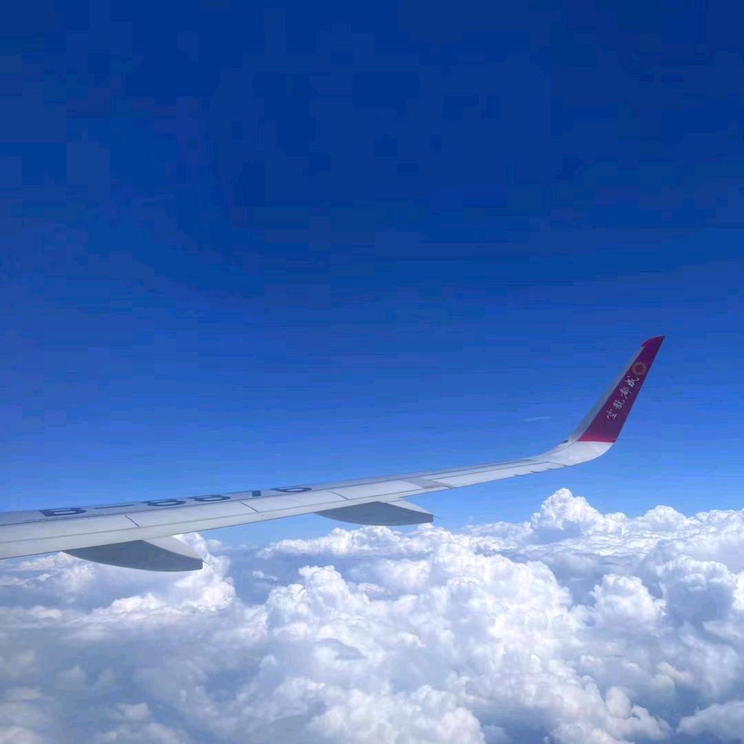 《天际》