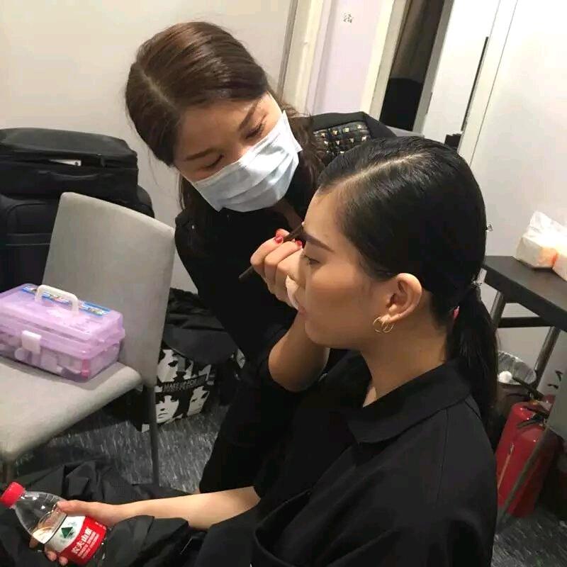 白节美甲新娘化妆