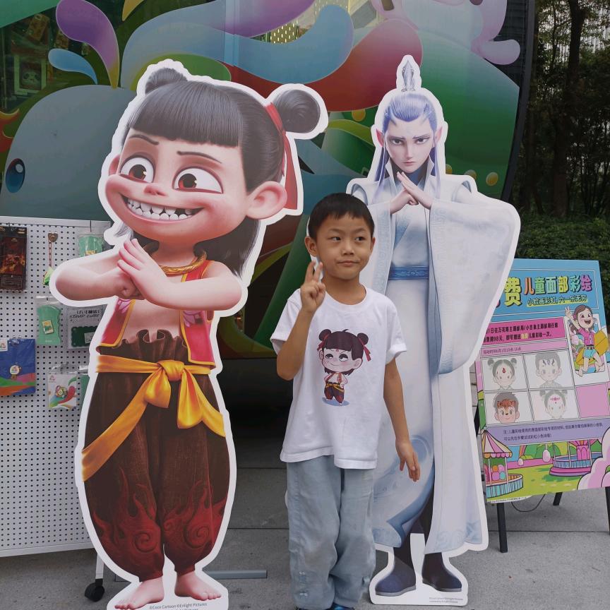 小蘑菇小呲哼带你看大千世界