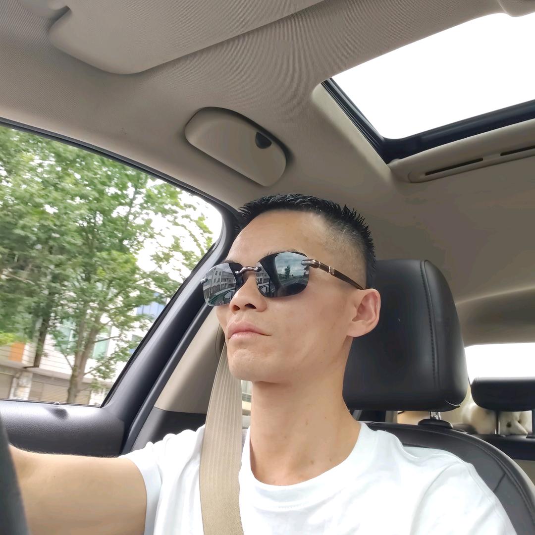 卢亮
