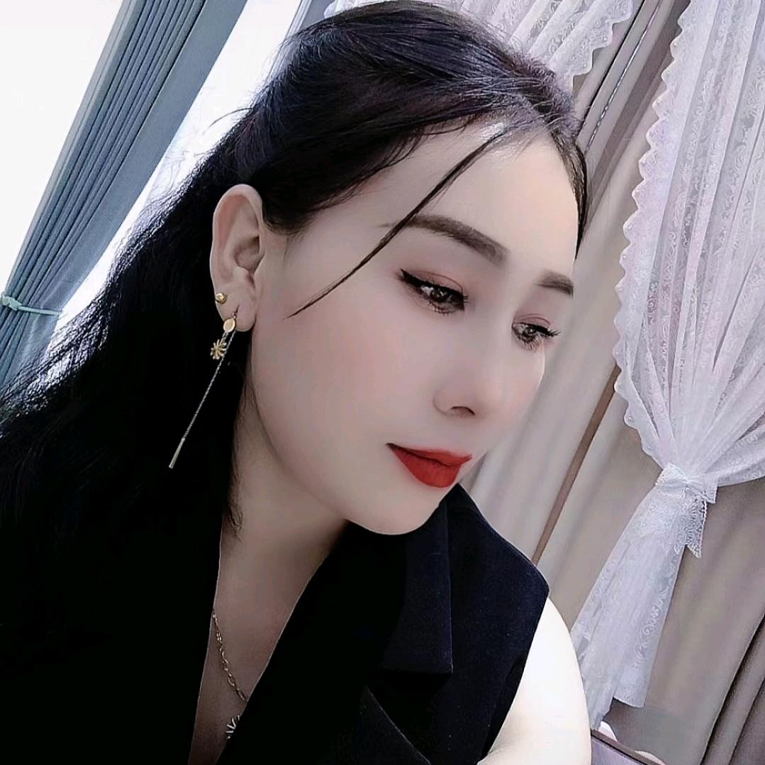 名牌女士服装+品牌产品