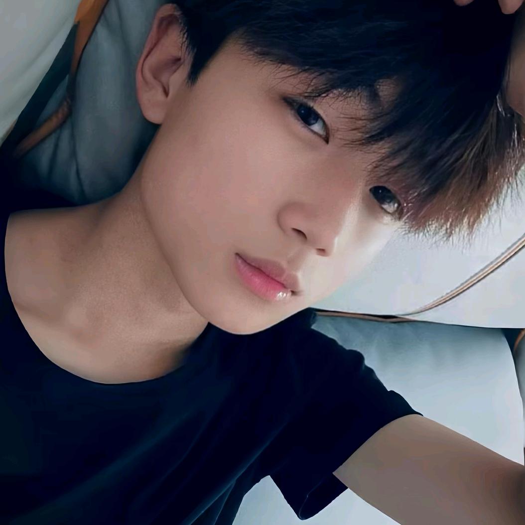 和平精英小男。带粉