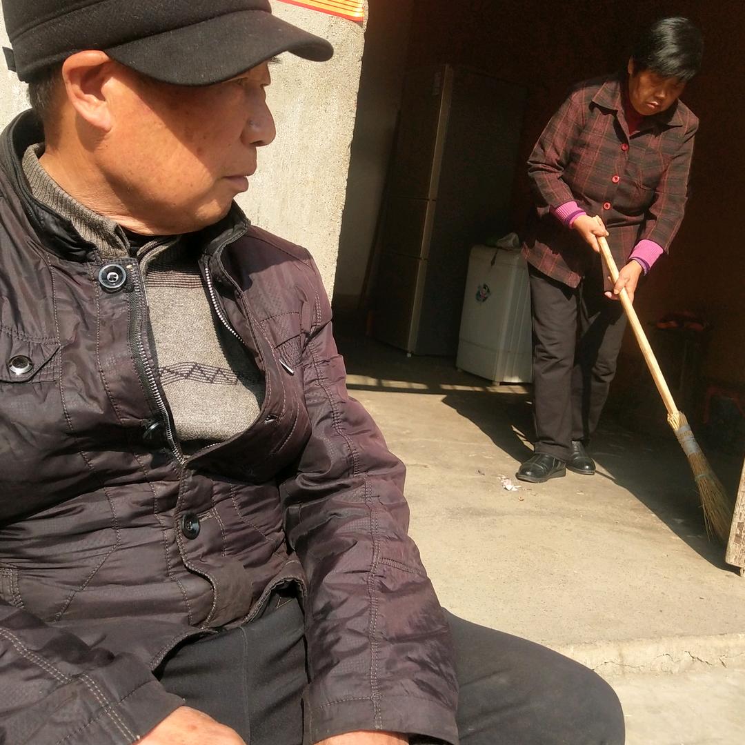 嗯