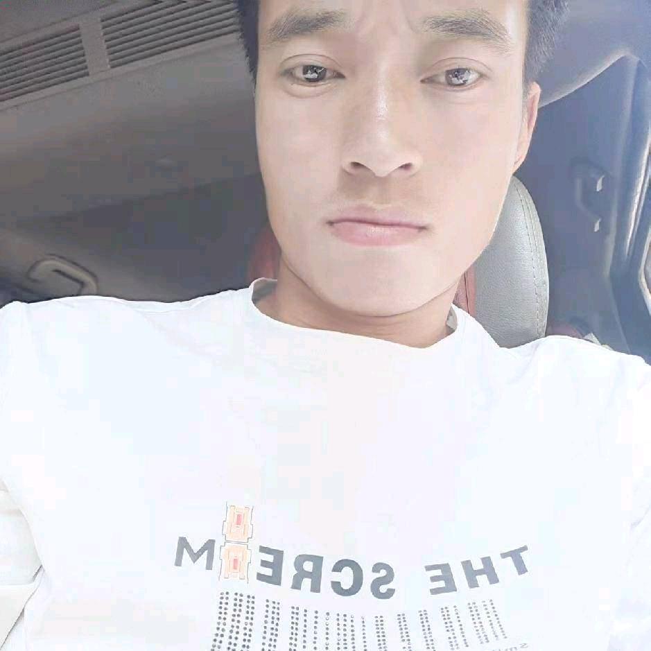 向前奔跑。