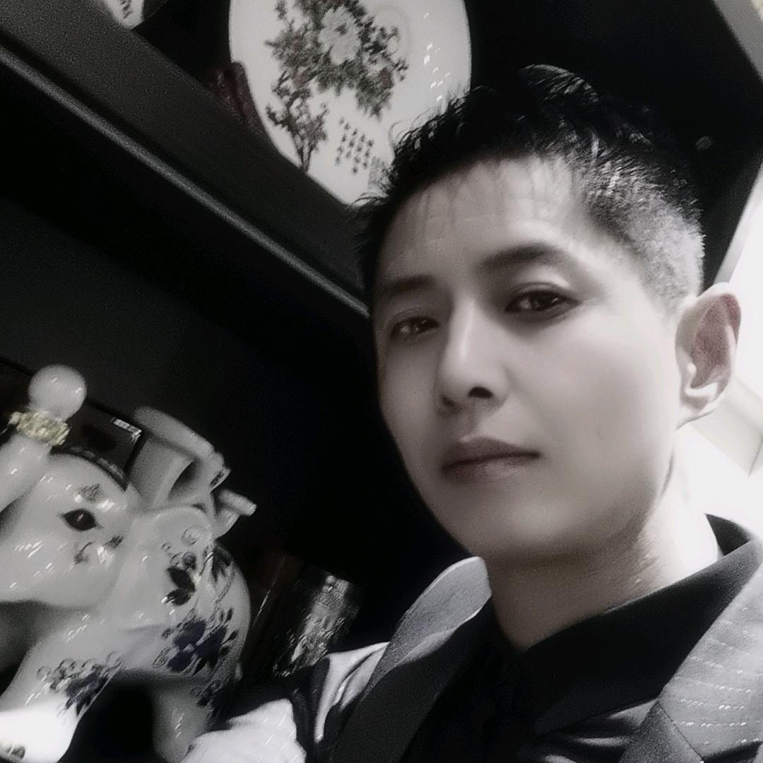 久益.CEO