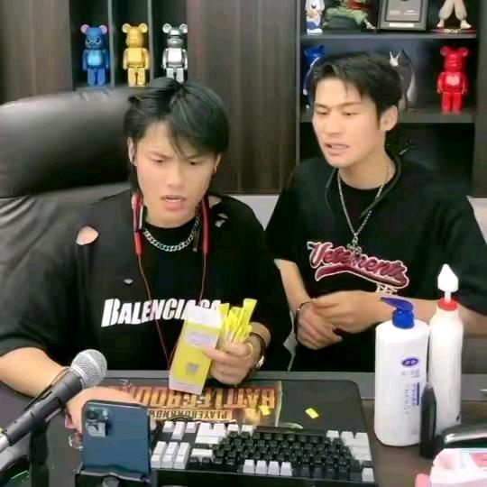 红旗飘飘