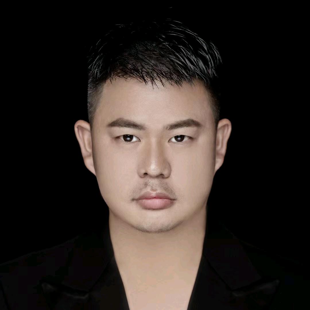 马科：老师：贵阳烫头发，天花板