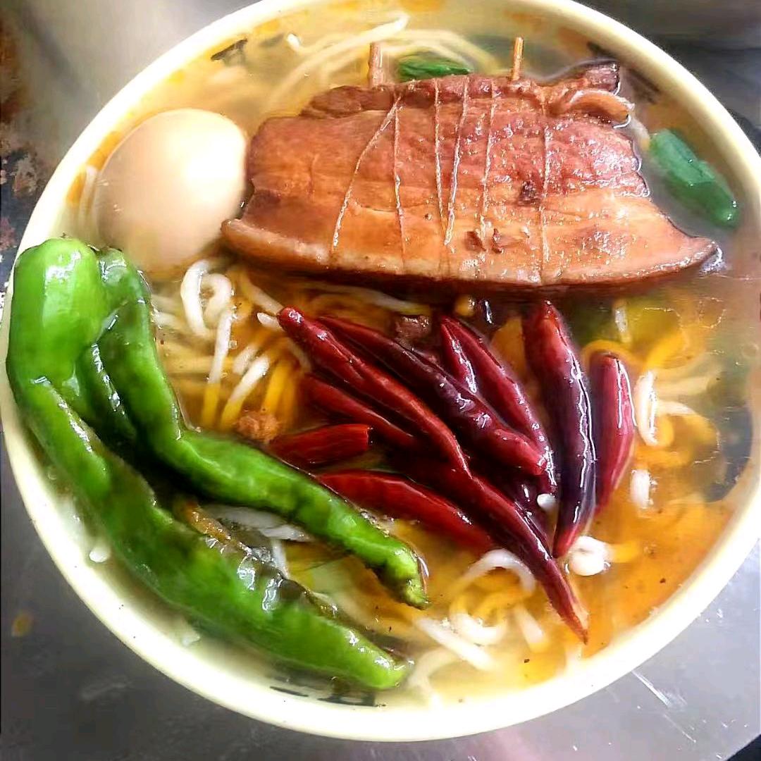 牛肉板面甏肉干饭