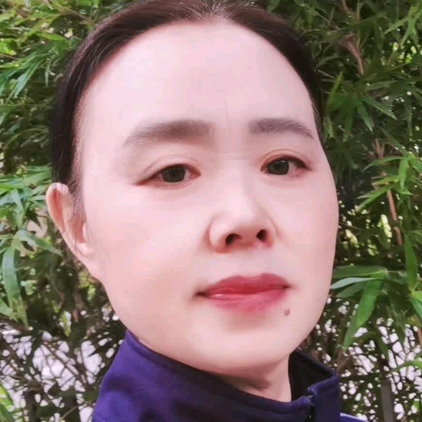 八月