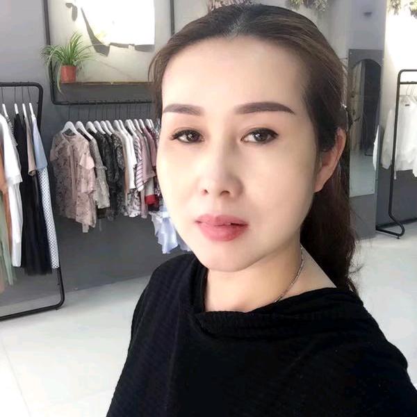 通海口镇俏佳人女装