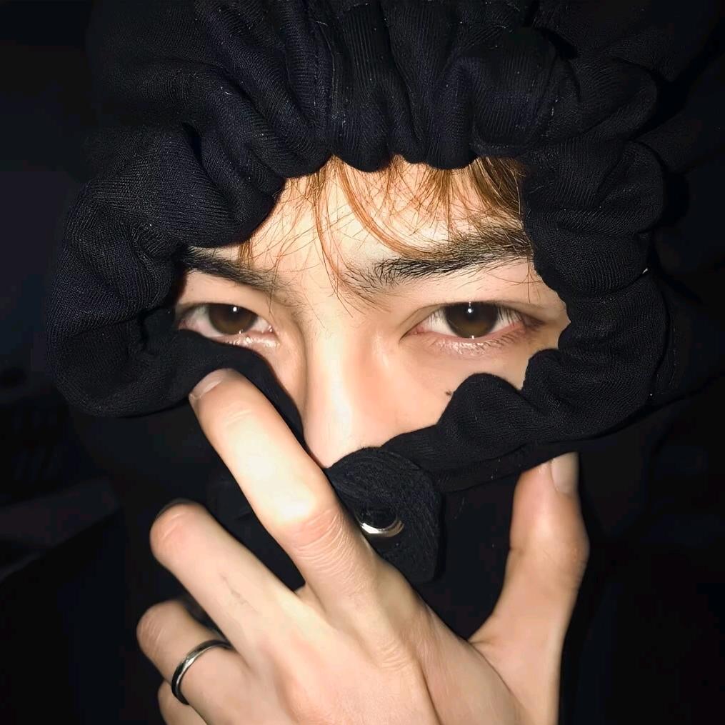 老 K.