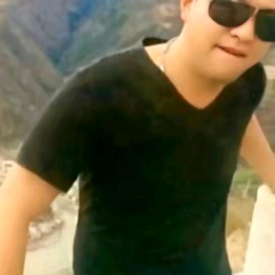 雄鹰在蓝天上飞翔！