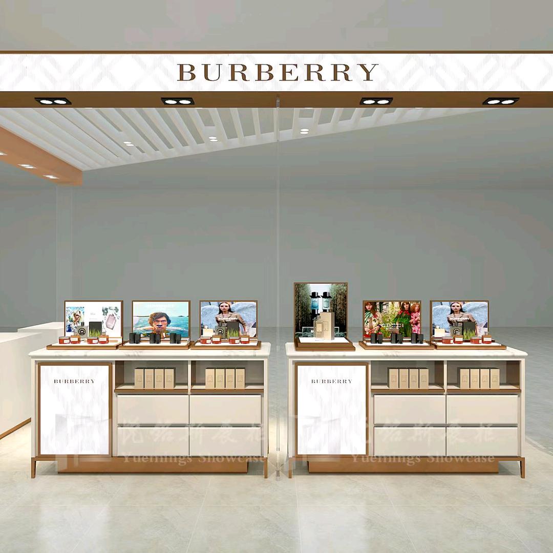 金博大一楼Burberry香水柜