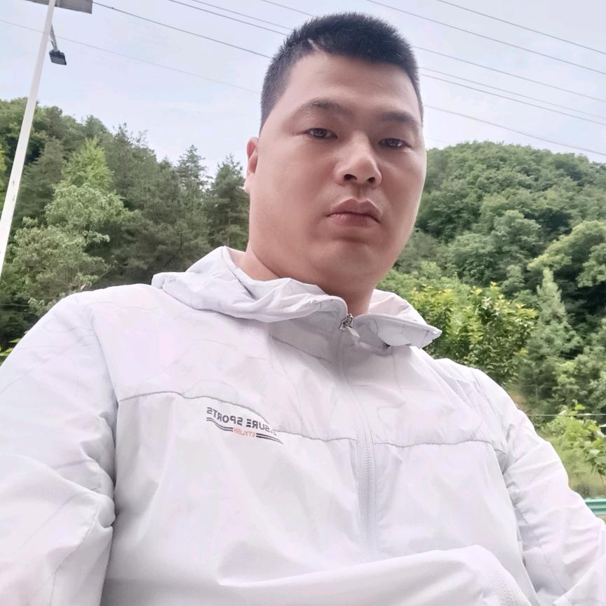 风吹那页读那页  谁来爱我我爱谁