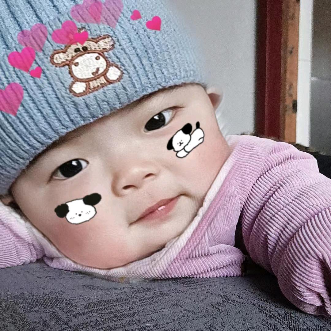 微笑掩盖不了泪痕