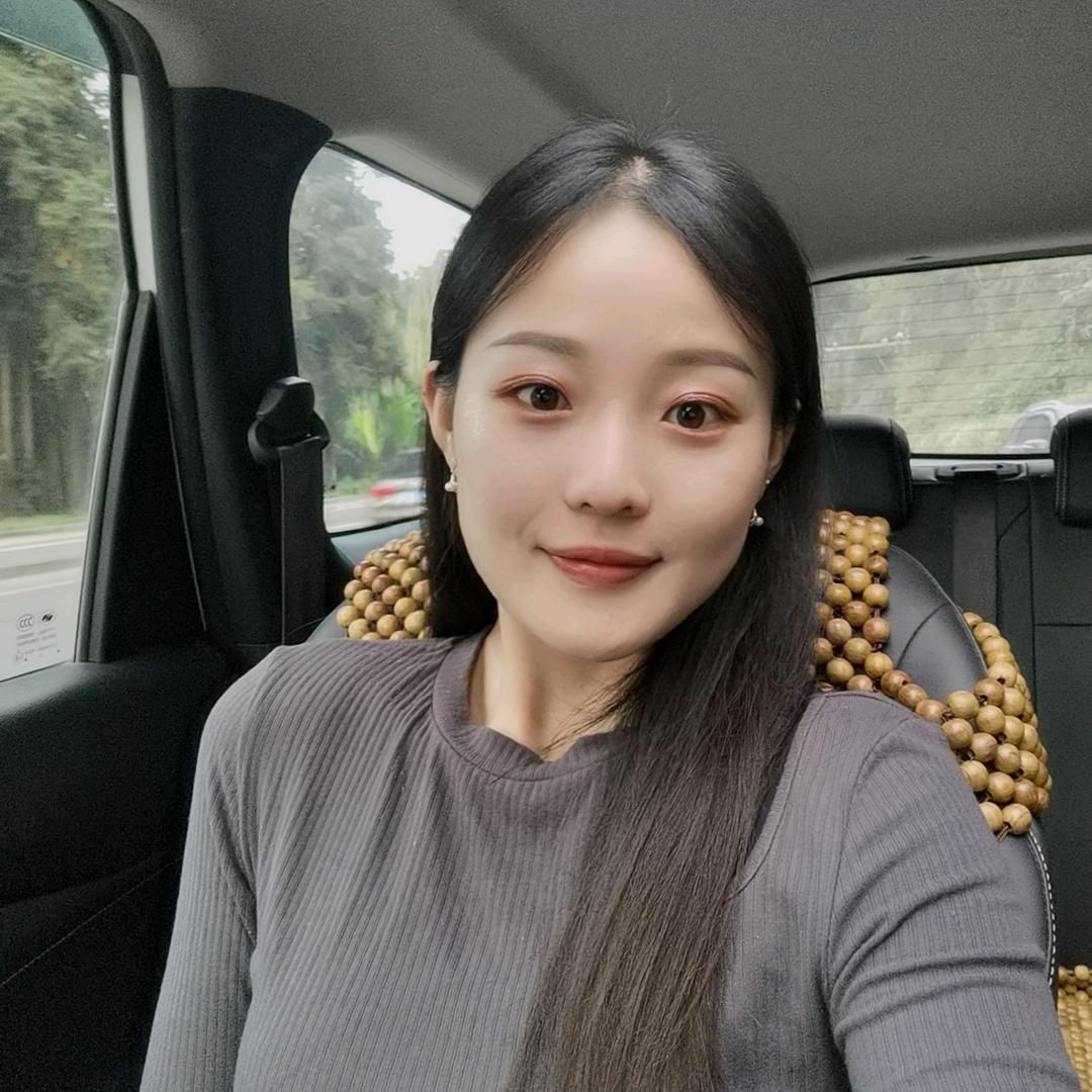 小妞笑一个