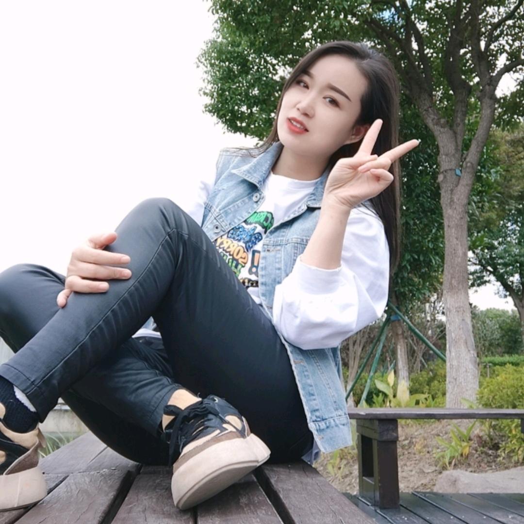 爱吃零食的婷婷