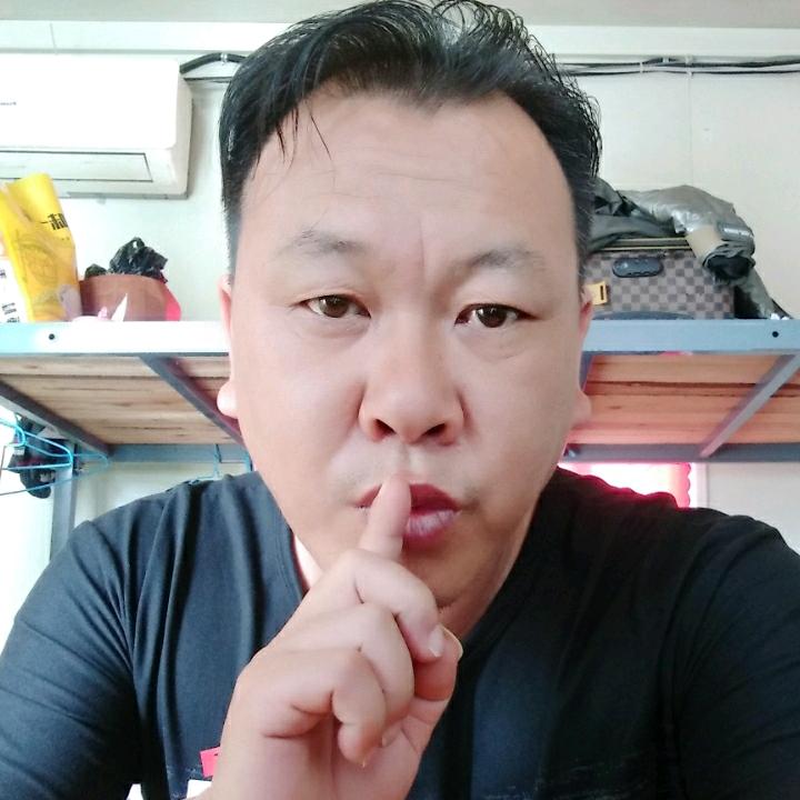 阳光明媚