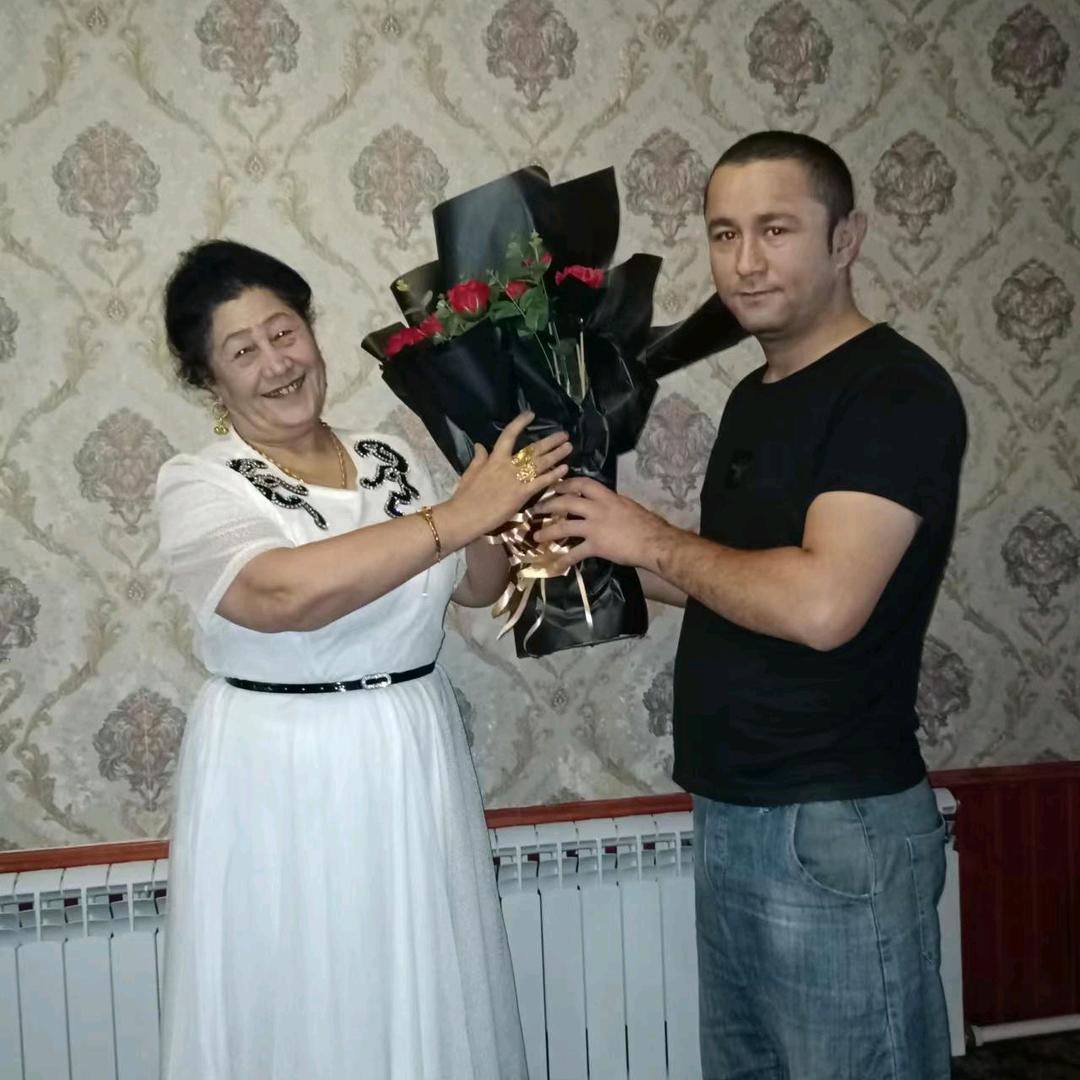 祖鲁甫哈尔·祖农 歌手