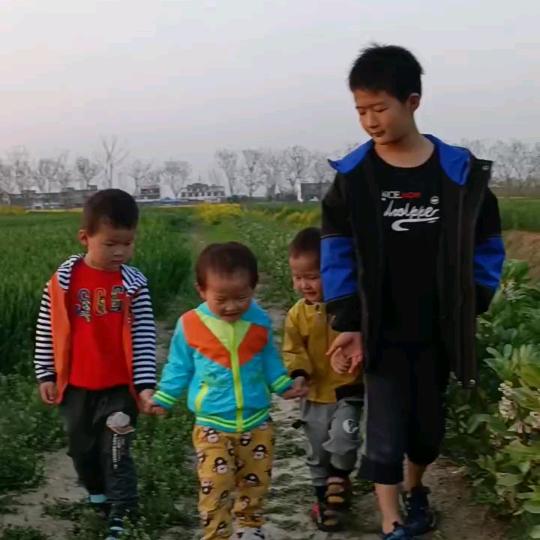 四个孩子的妈妈吖