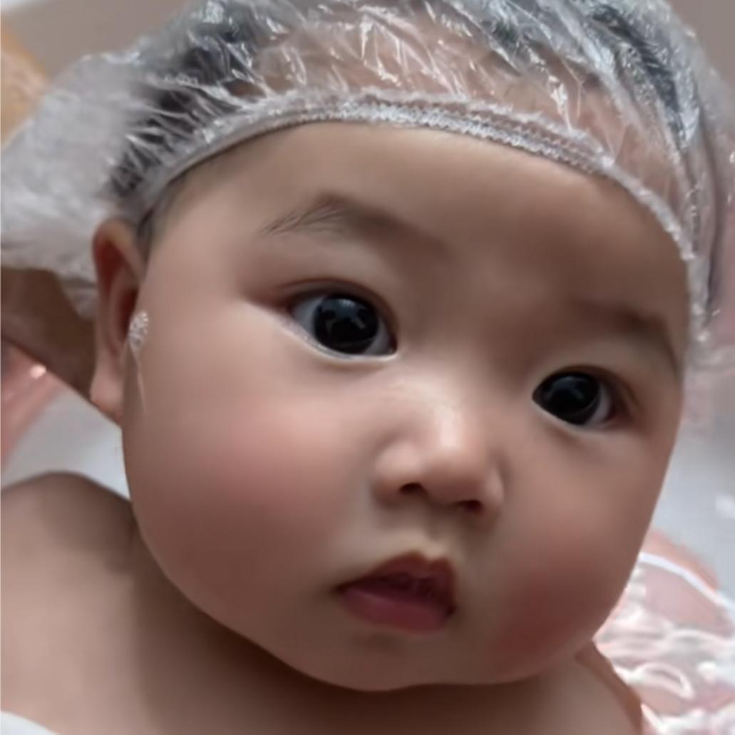 明眸巧笑