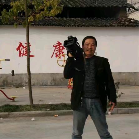 登亮评说