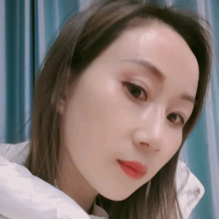 《思翠》品牌女装集合店《DD》时尚女装店