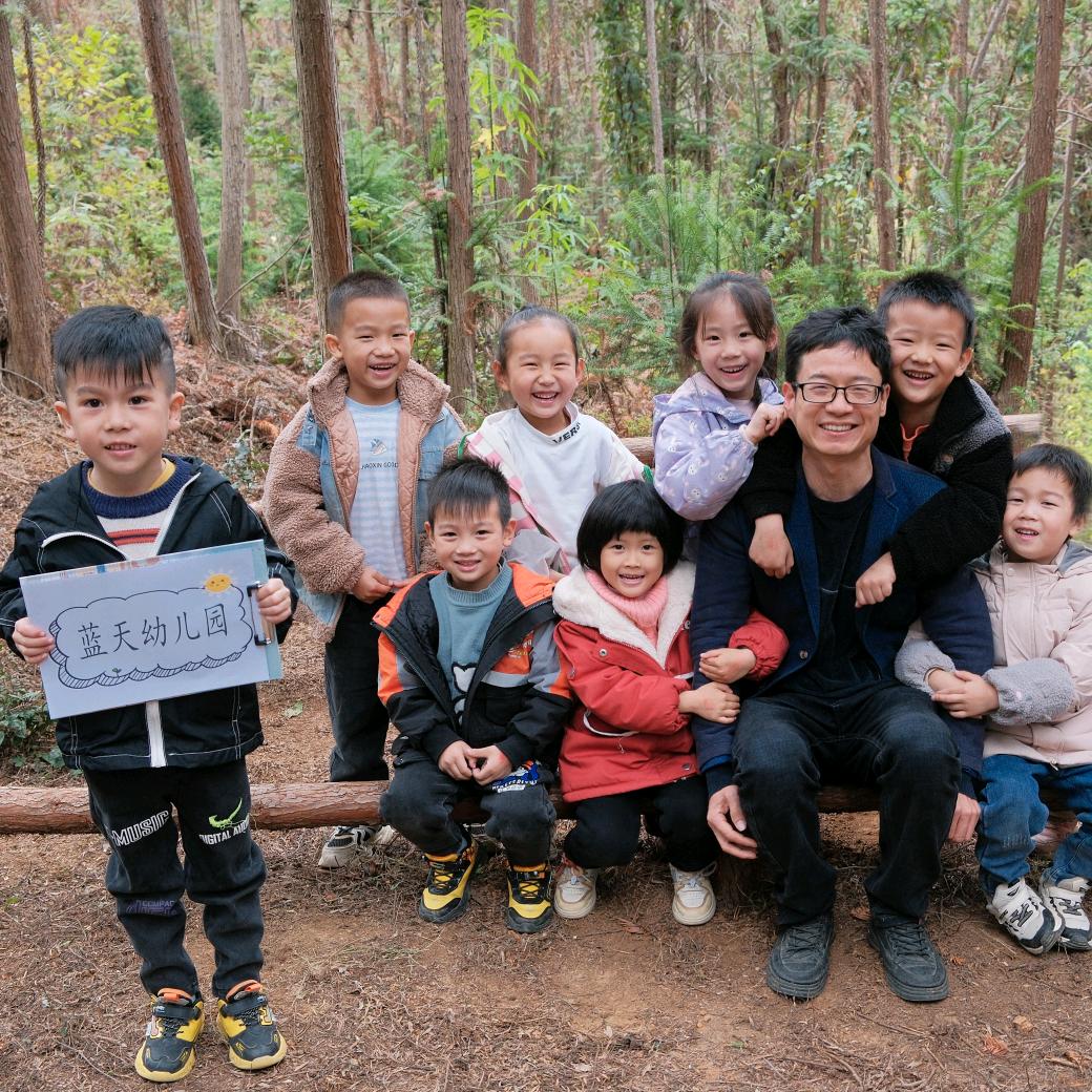 蓝天幼儿园李老师