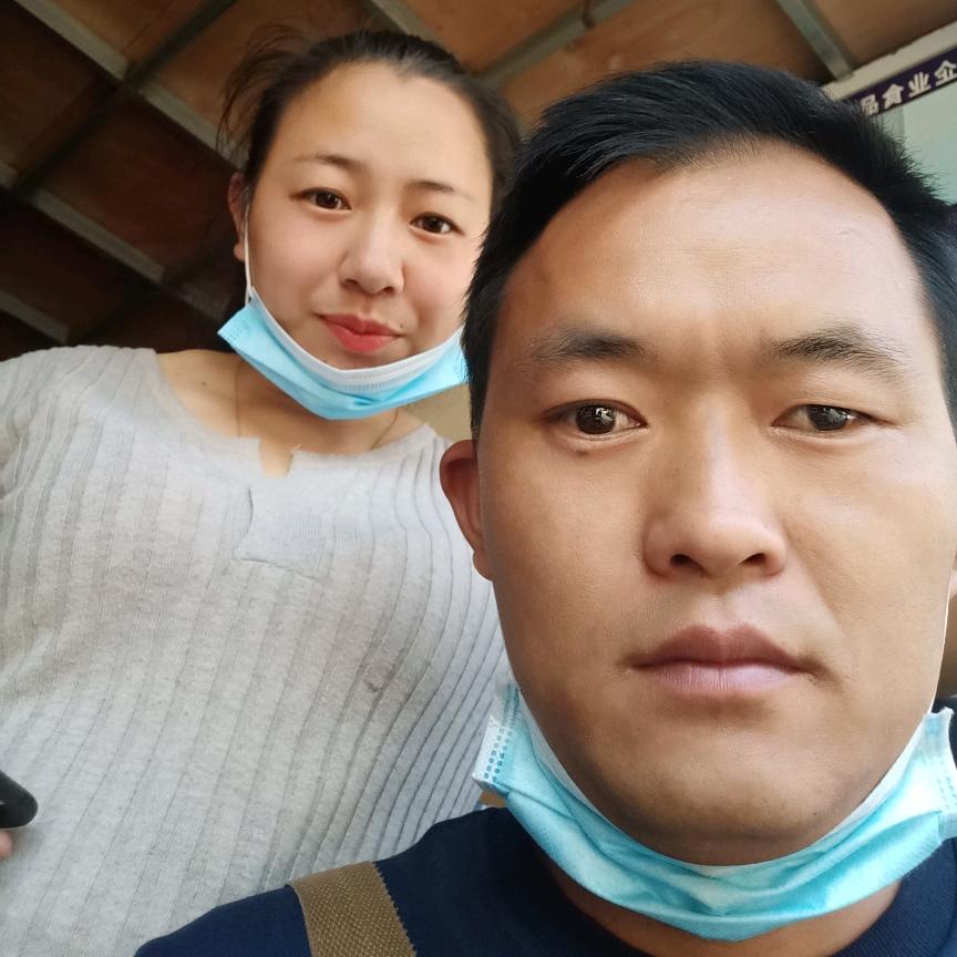 卖包谷的小伙子