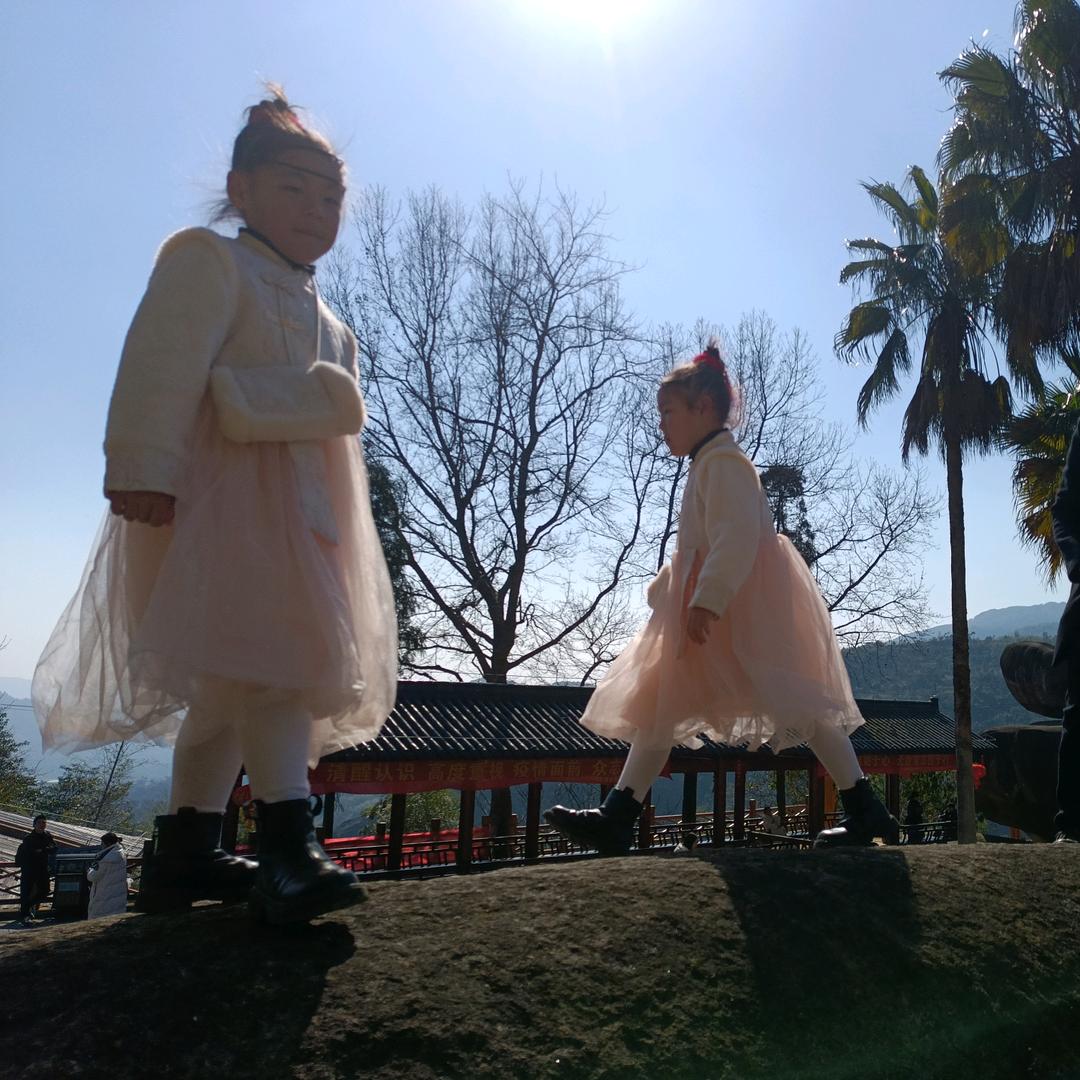 (♧◑ω◑)☞缪☜(◐ω◐♧)