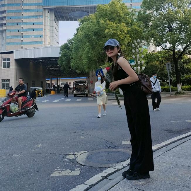 许多钱和钱许多