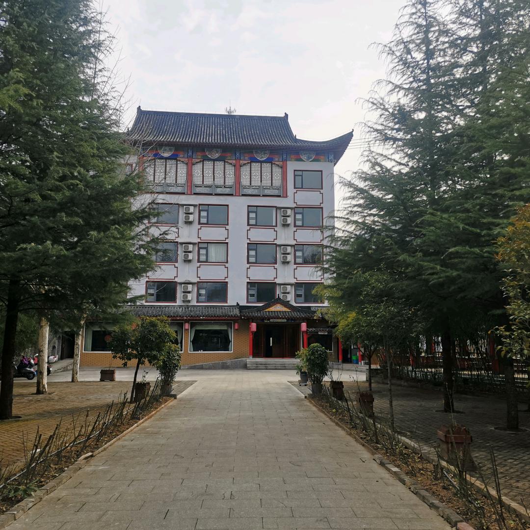 潇洒哥【栾川老君山楠山别院民宿】～烤全羊