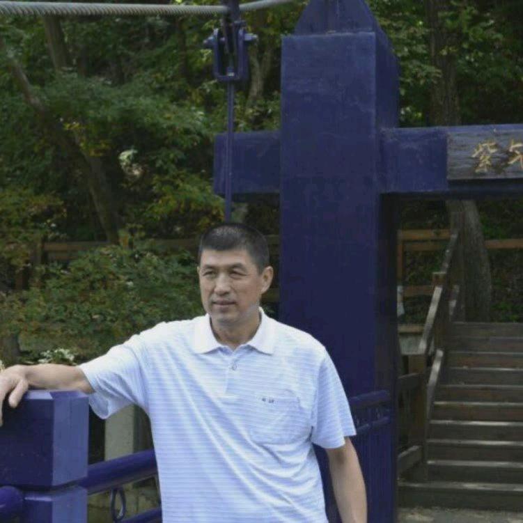 喜欢玉琴的猪头小队长头像