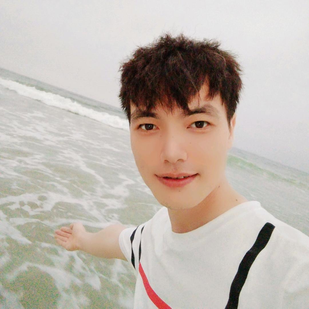 居然一颗(ꈍᴗꈍ)晨