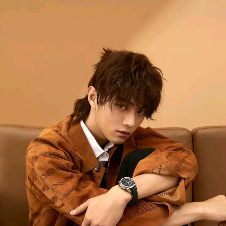 90后的男孩😎米扎😎