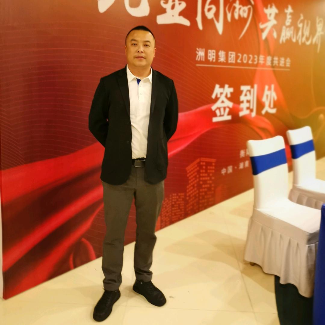 冲凉的小象