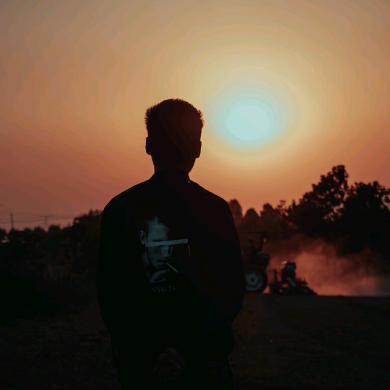 东   东