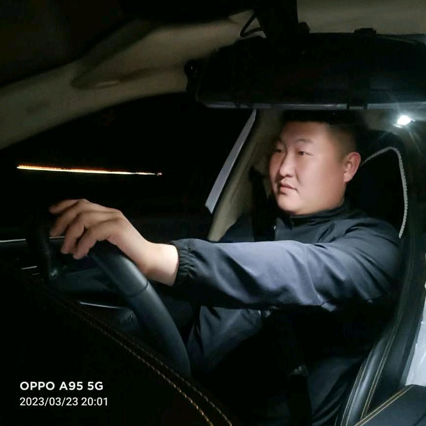 低调┐（─__─）┌