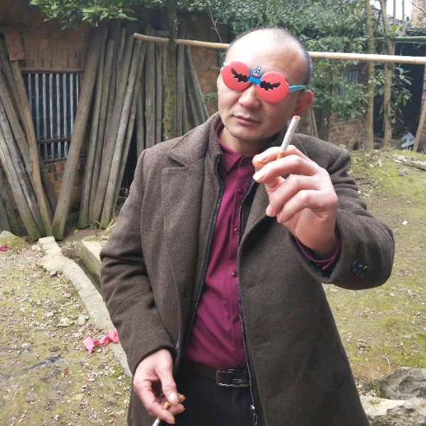 新创灯饰：六爷