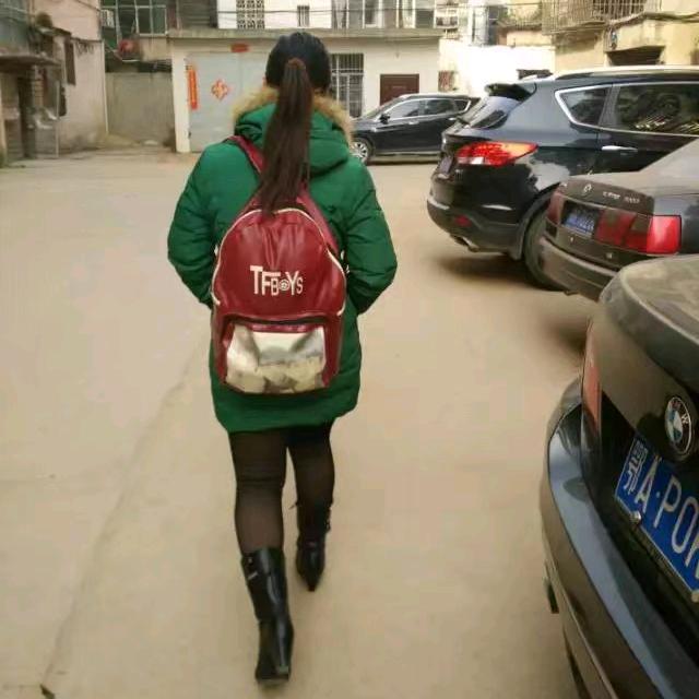 走路带着风