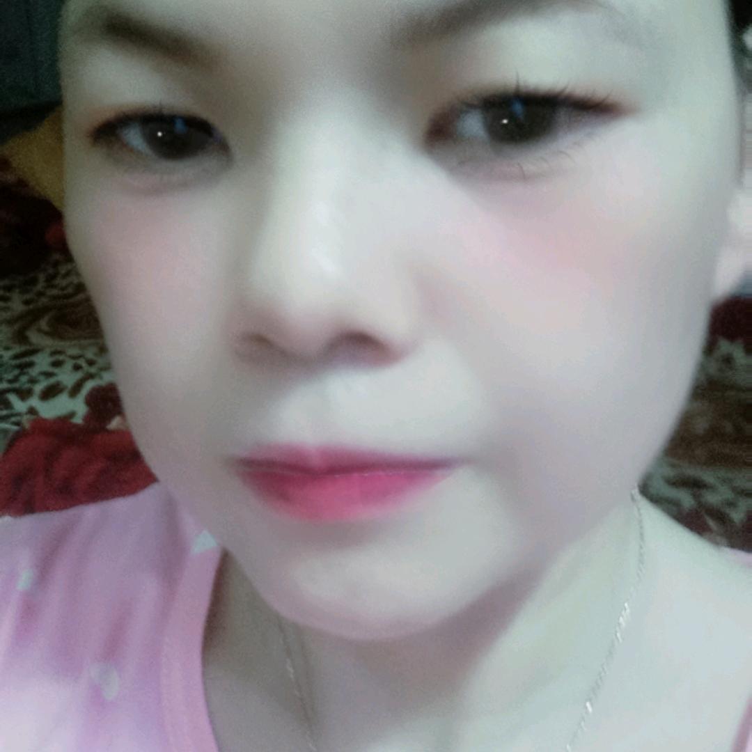 今天是小苹果的生日，祝小苹果永远年轻漂亮