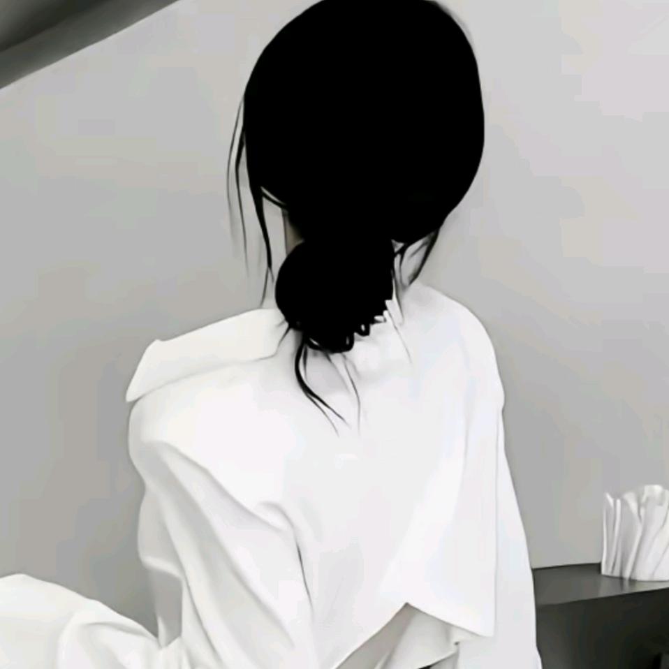 小小何吖