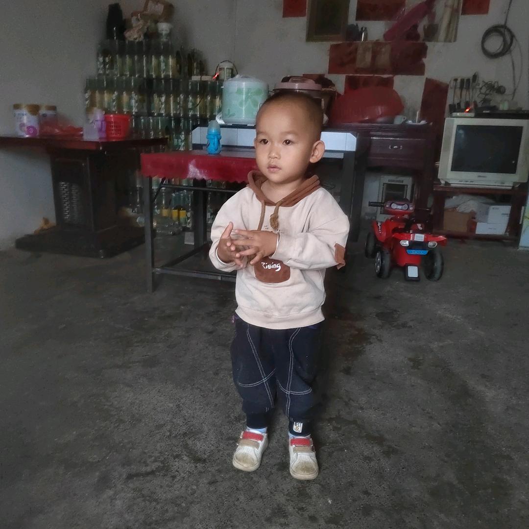 黄忠伦