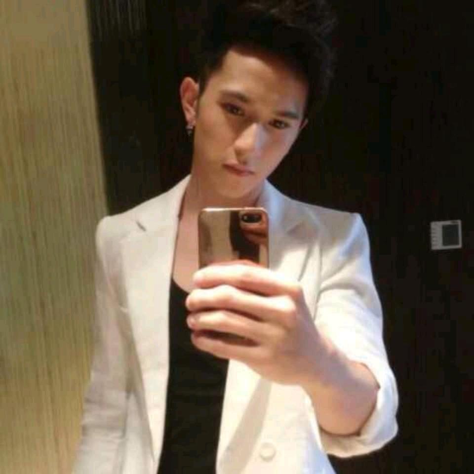 杨洋.